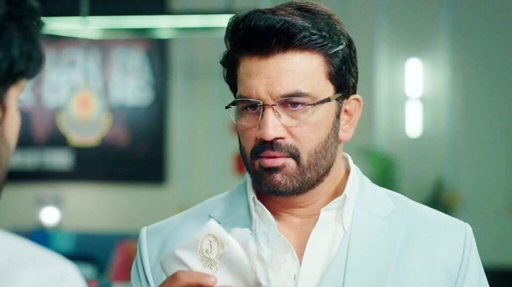 Tum Se Tum Tak Arya ko mili Neel ke pass se wohi Roomal jo Jalandhar ne Anu ko di thi!