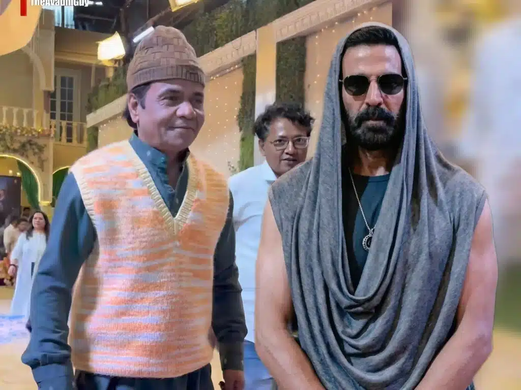 Naagin 7 mein "Bhoot Bangla" ka promotion, Maha Naag ka role mein Akshay Kumar aur Rajpal Yadav lekar aaye ek special cameo 25 Naagin serial ki producer ekta Kapoor Lekar aayi Akshay Kumar ko “Maha Naag” ke role mein Naagin 7 mein "Bhoot Bangla" ka promotion karte ke liye.